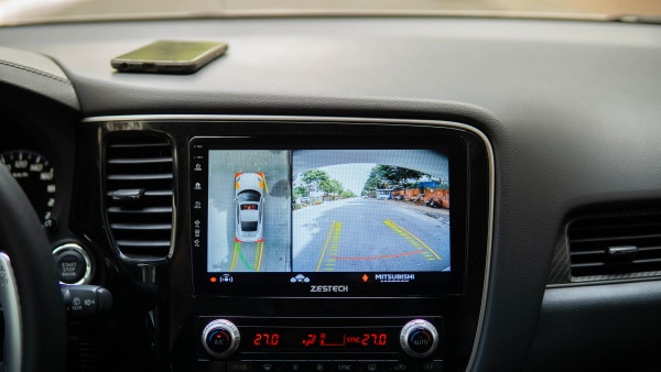 cai-dat-camera-dct-tren-xe-mitsubishi-outlander-2020