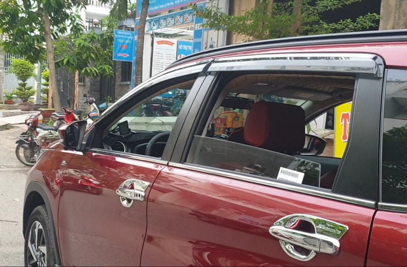 gap guong len kinh tu dong toyota rush