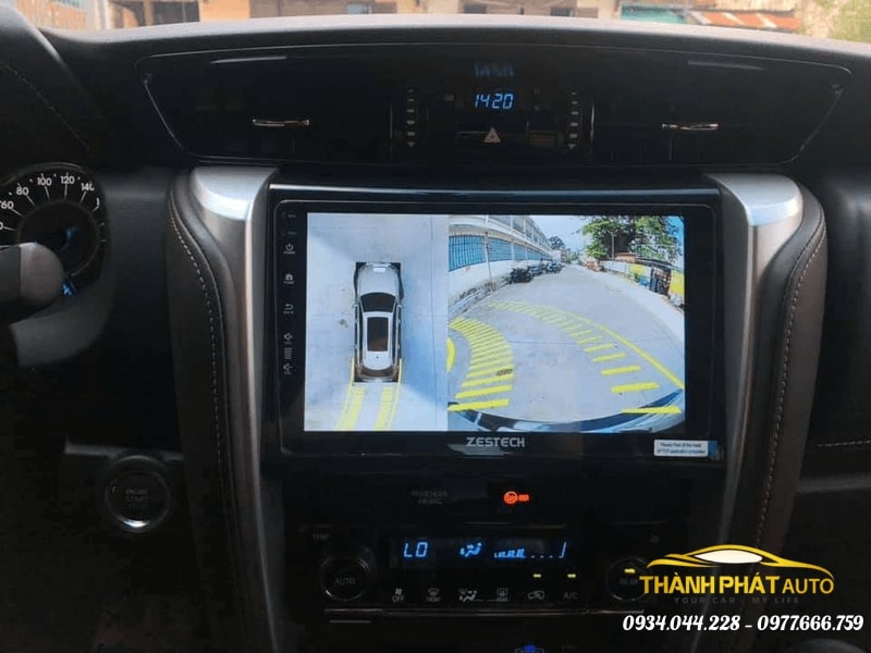 kiem-tra-camera-sau-xe-fortuner