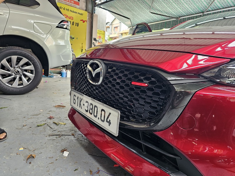 Mặt Ga Lăng Mazda 2 AT 2024 Bản Thiếu