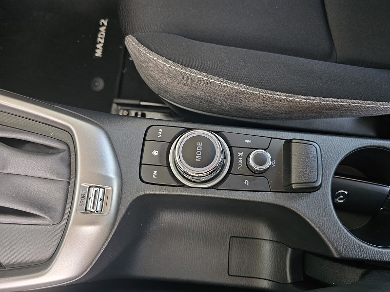 Phím Xoay Mazda 2 AT 2024 Bản Thiếu