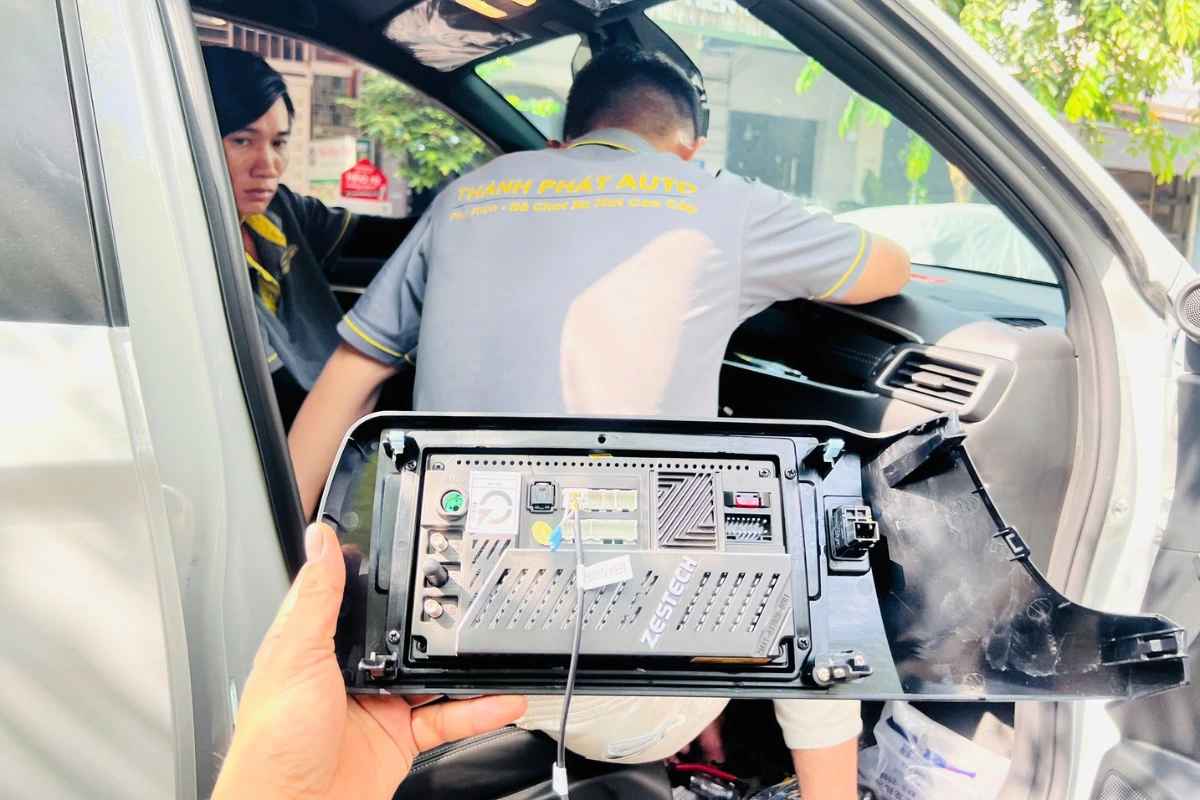 Lắp Màn Hình Android Zestech Cho VinFast Minio Green