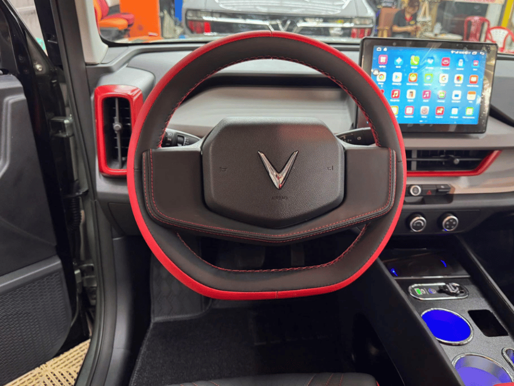 Bọc Da Vô Lăng Xe VinFast Limo Green Tận Nơi