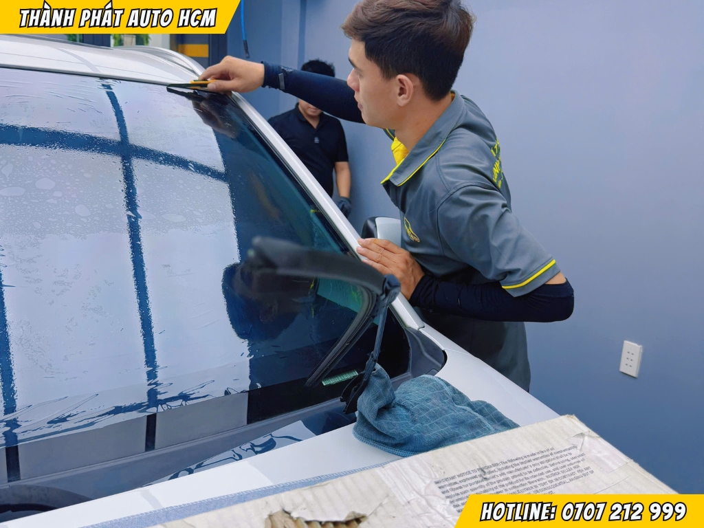 Cảm Nhận Sau Khi Dán Phim Cách Nhiệt Kính Lái VF3