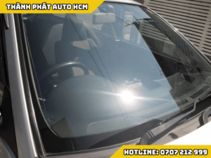 Dán Phim Cách Nhiệt Nên Dán Kính Lái Trước Hay Sau?