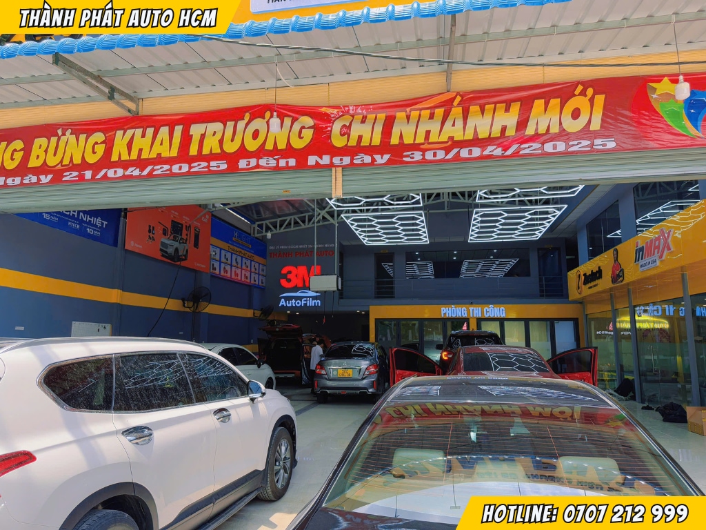 Dán Phim Cách Nhiệt Ô Tô Llumar Tại Quận Gò Vấp