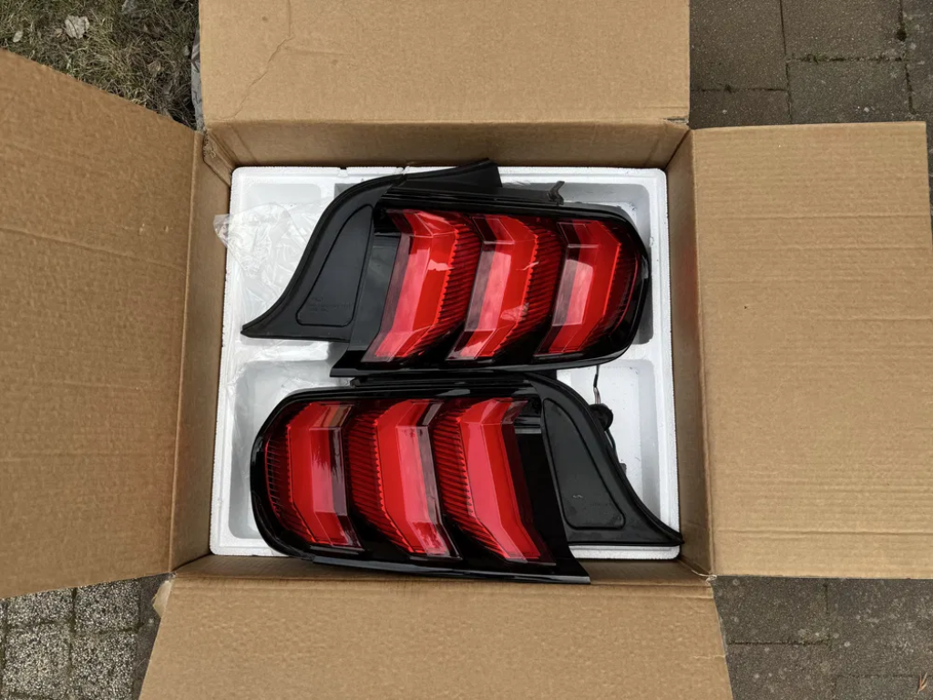 Lắp Cụm LED Hậu Kiểu Mustang Cho VinFast Limo Green