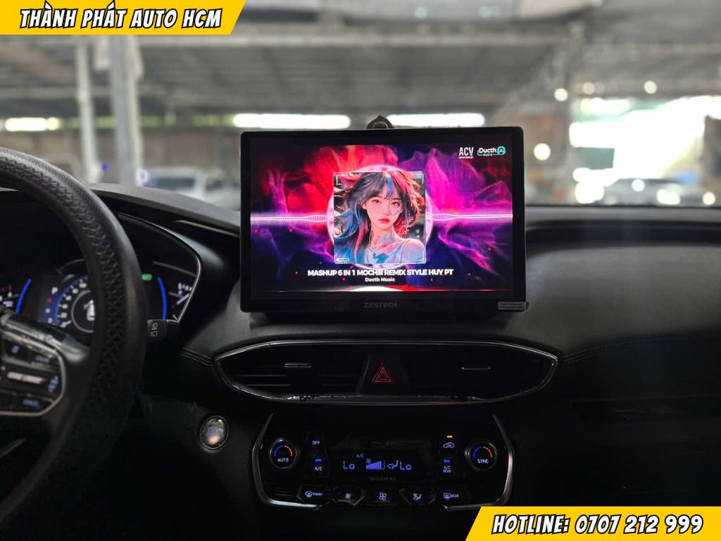 Santafe lắp màn hình 13 inch