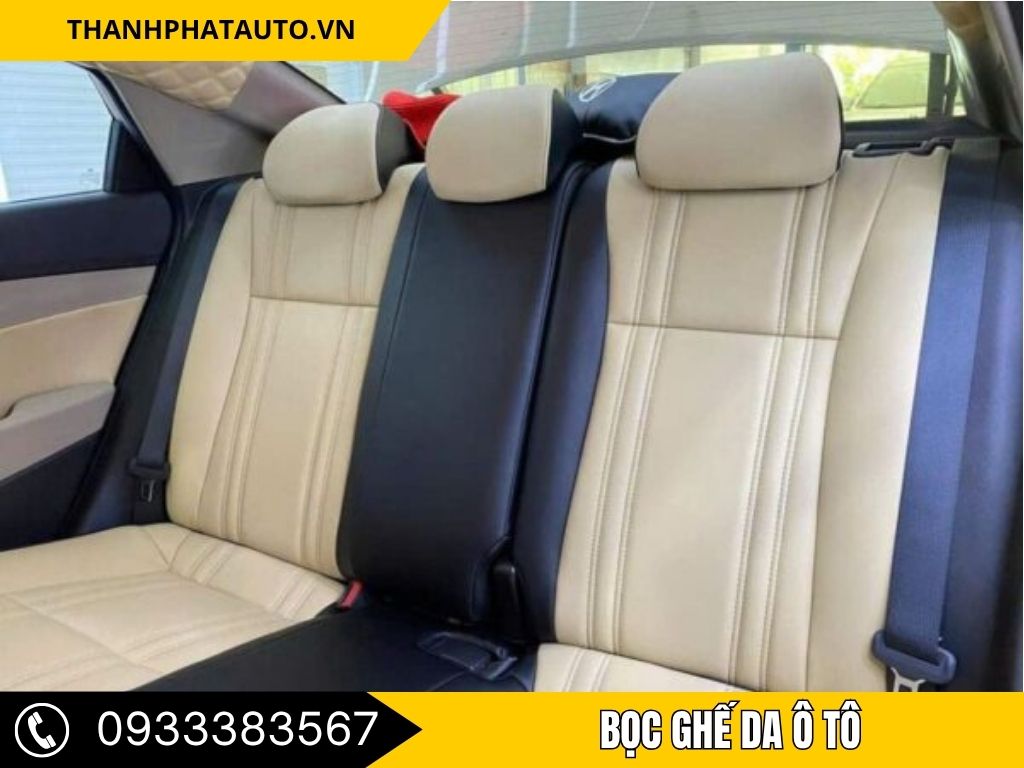 Bọc ghế da ô tô màu kem đen sang trọng tại Tây Ninh – form ghế mềm mại, chất liệu cao cấp, thi công bởi Thành Phát Auto.