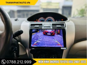 Màn hình Android Zestech cho Toyota Vios 2007-2012, hiển thị camera lùi giúp lái xe dễ dàng và an toàn hơn.