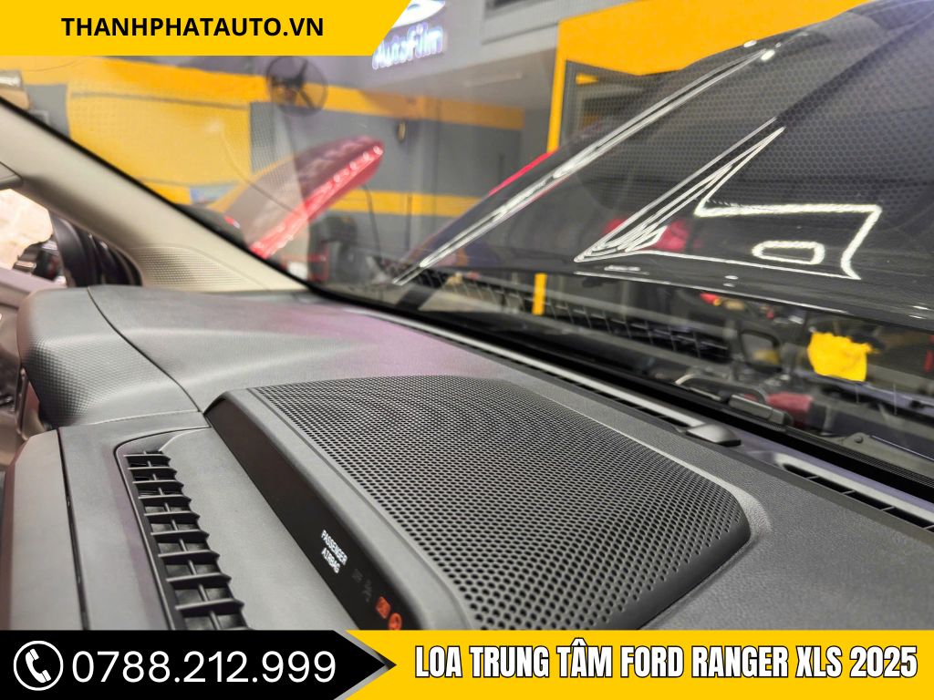 Loa Trung Tâm Ford Ranger XLS 2025