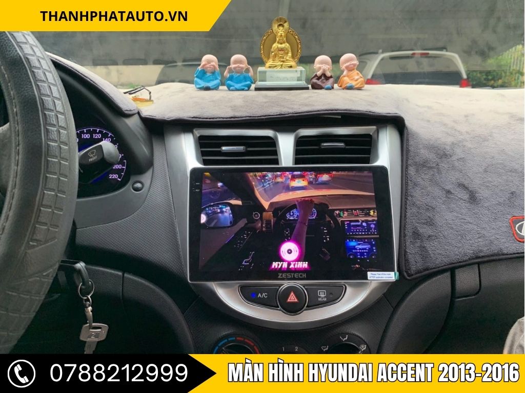 Màn hình Hyundai Accent 2014 giúp nâng cấp trải nghiệm lái xe với các tính năng thông minh. Xem video, điều hướng với Vietmap, và kết nối dễ dàng với các ứng dụng yêu thích. Đây là sự lựa chọn lý tưởng cho những ai muốn làm mới không gian trong xe của mình với công nghệ hiện đại.