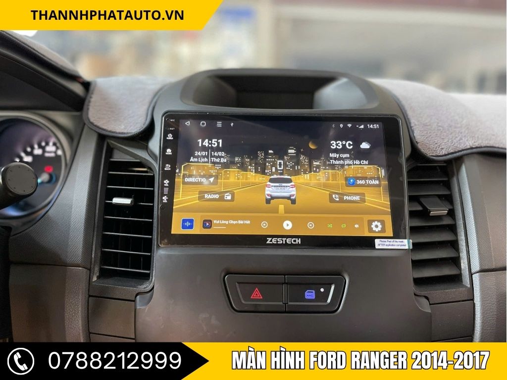 Màn hình Ford Ranger 2014-2017 này được tích hợp hệ thống camera 360 độ, mang đến khả năng quan sát toàn diện xung quanh xe. Đây là một tính năng rất hữu ích khi lùi xe, giúp bạn di chuyển an toàn và tự tin hơn.