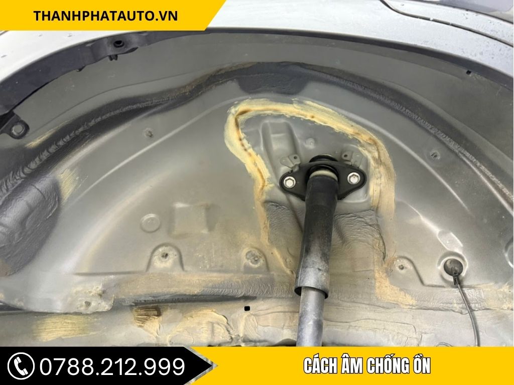 Cách âm chống ồn cho xe ô tô tại Quận 5, nâng cao chất lượng âm thanh trong xe và giảm tiếng ồn.