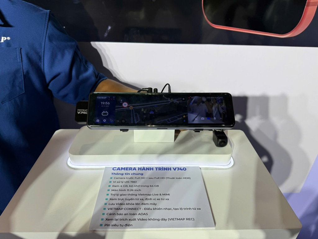 camera hành trình gương v740