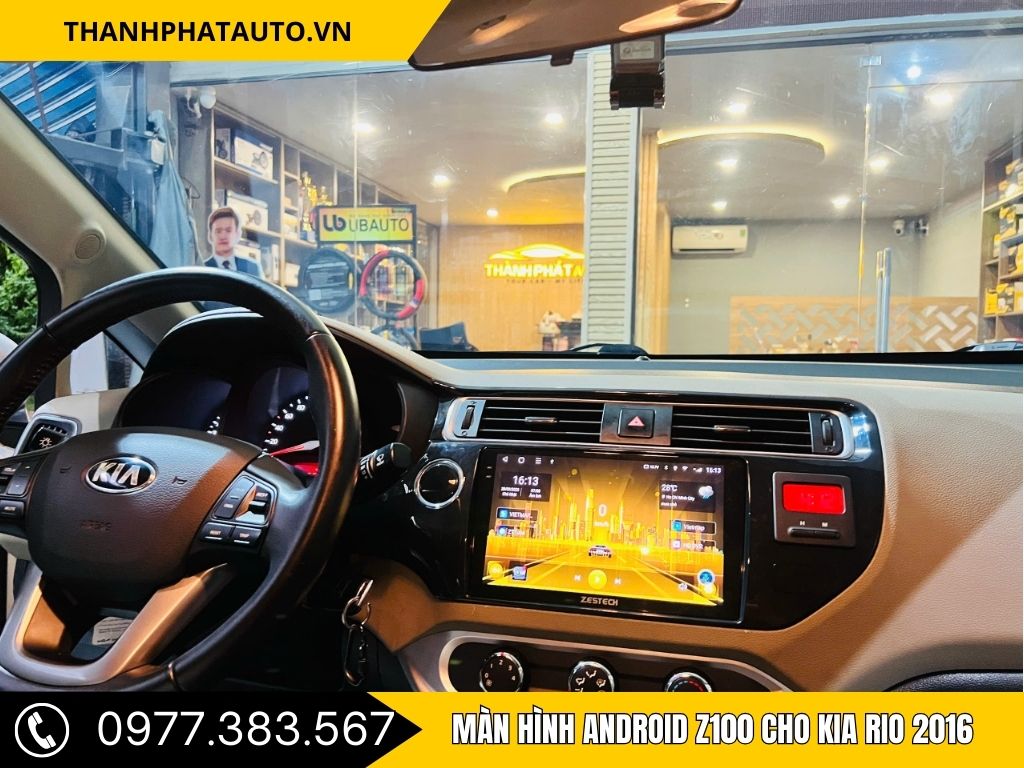 Giao diện bản đồ dẫn đường hiển thị rõ ràng trên màn hình lớn của Kia Rio khi sử dụng hệ điều hành Android