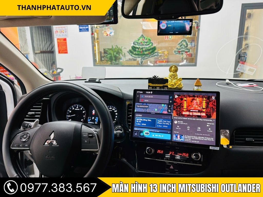 Hình ảnh màn hình 13 inch cho xe Mitsubishi Outlander