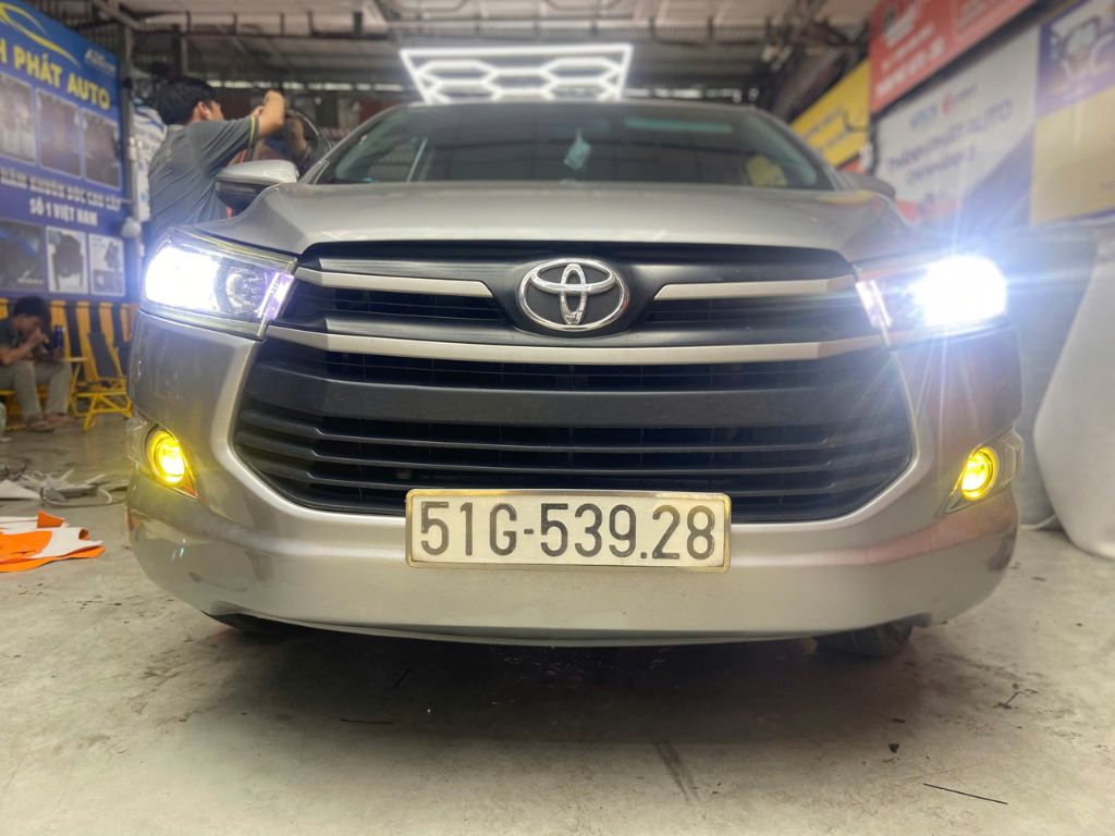 Innova 2017 Lắp Bi Gầm F10 PRO V2 – Tăng Sáng Khi Đi Đêm