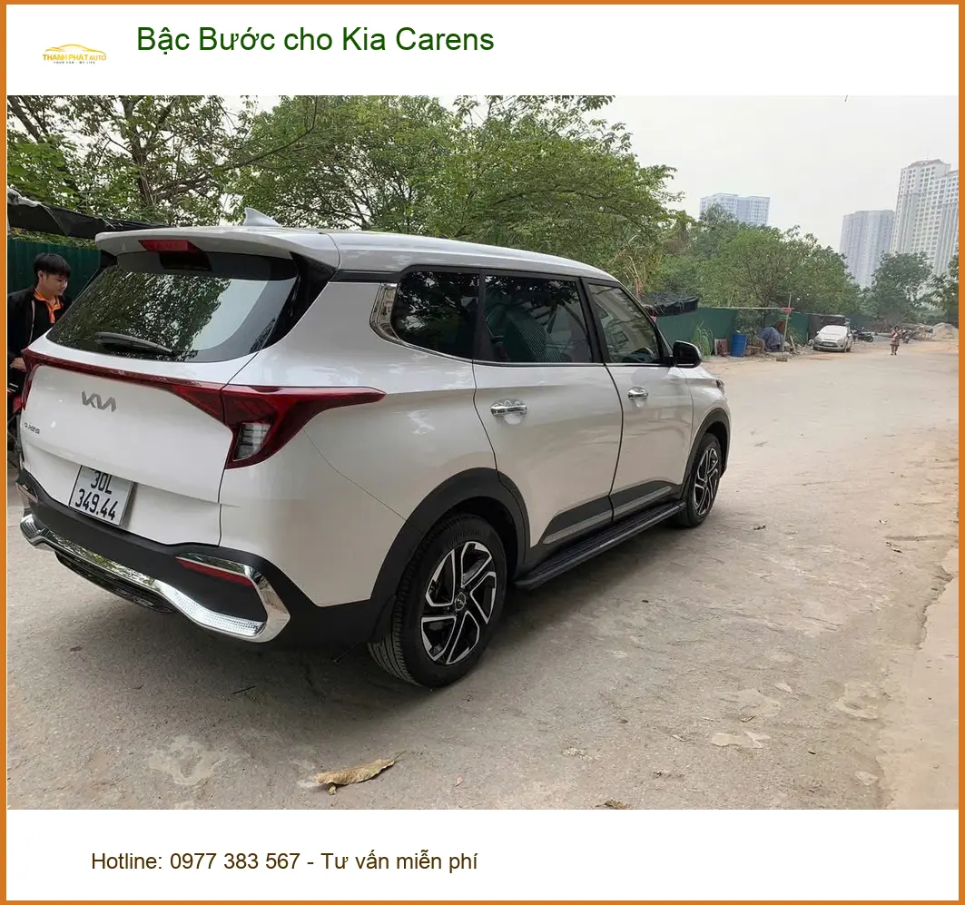 Anh Quang lắp Bậc Bước cho Kia Carens tại Quận 11 để tiện lên xuống xe cho bé