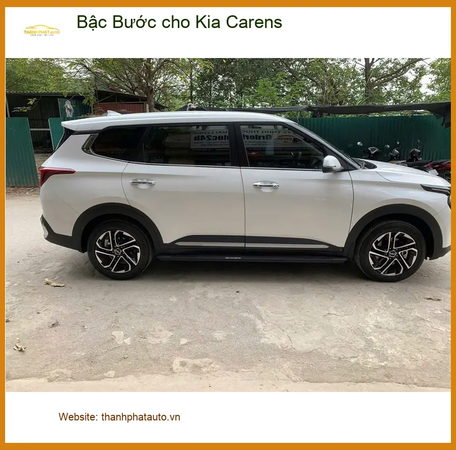 Anh Quang lắp Bậc Bước cho Kia Carens tại Quận 11 để tiện lên xuống xe cho bé ảnh thực tế 3
