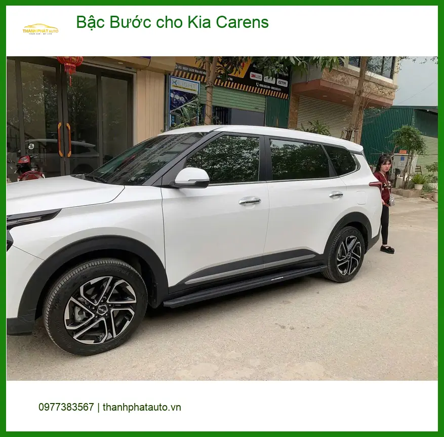 Chị Thảo lắp Bậc Bước chính hãng cho Kia Carens tại Quận 12 để gia đình tiện đi lại ảnh thực tế 3
