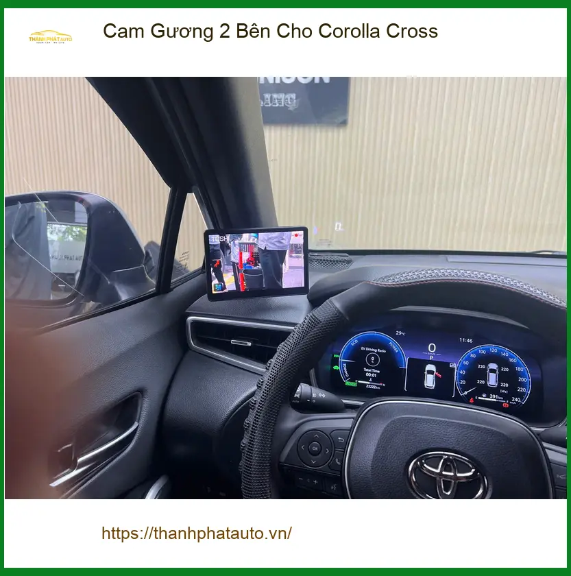 Chú Phát lắp cam gương 2 bên cho Corolla Cross tại Quận 12 để lái xe an toàn hơn