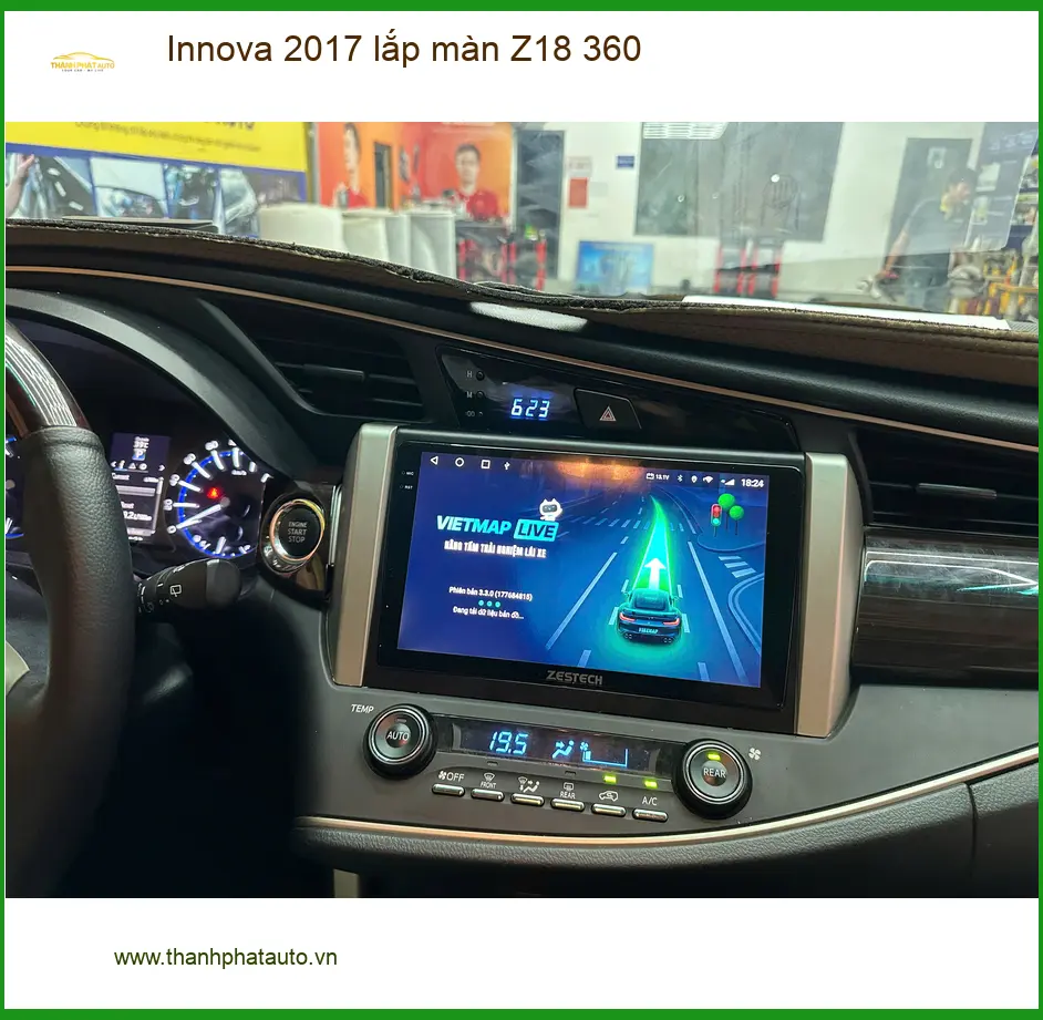 Anh Tuấn lắp màn hình Z18 360 cho Innova 2017 tại Bình Chánh để tiện theo dõi giao thông