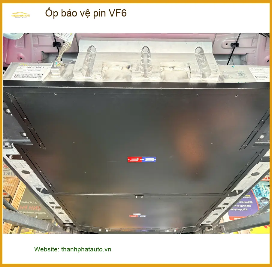 Anh Minh gắn ốp bảo vệ pin VF6 ở Quận 9 tránh va đập hư hỏng ảnh thực tế 3