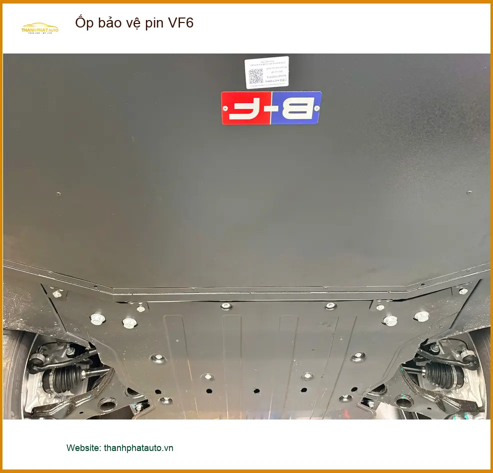 Chị Thảo gắn ốp bảo vệ pin VF6 tại Quận 12 để an tâm hơn khi lái xe ảnh thực tế 2