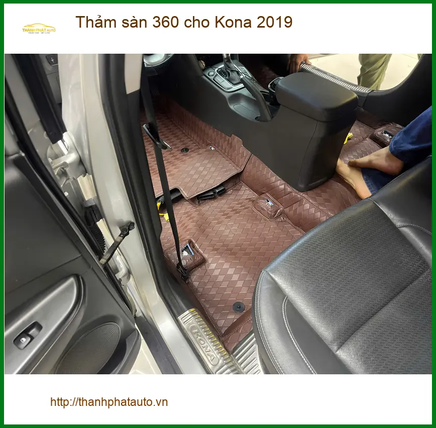 Chị Mai lắp thảm sàn 360 cho Kona 2019 tại Quận 2 để xe luôn sạch đẹp và bền bỉ ảnh thực tế 2