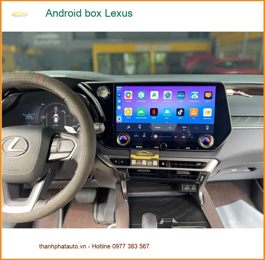 Anh Lâm lắp Android box Lexus ES 300h tại Quận 6 để nâng cấp giải trí trên xe.