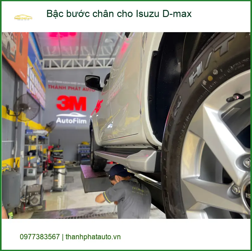 Anh Khải lắp bậc bước chân cho Isuzu D-max tại Quận 7 để tiện cho gia đình