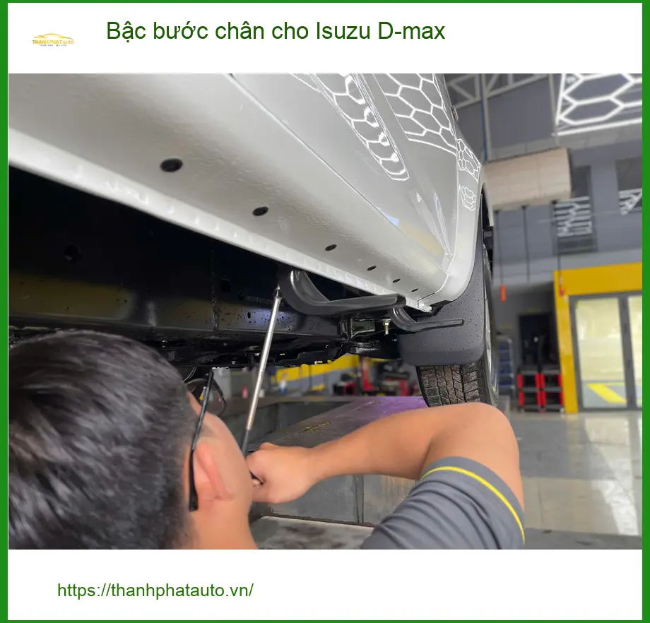 Anh Khải lắp bậc bước chân cho Isuzu D-max tại Quận 7 để tiện cho gia đình ảnh thực tế 4