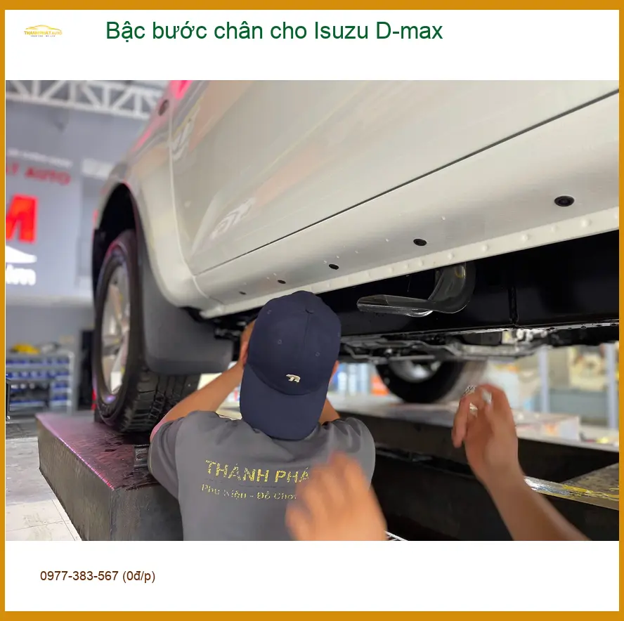 Anh Minh lắp bậc bước chân Isuzu D-max tại Quận 9, cam kết chính hãng, giá tốt