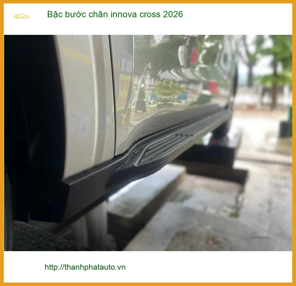 Anh Khôi lắp bậc bước chân Toyota Innova Cross 2026 tại Quận Gò Vấp ảnh thực tế 5