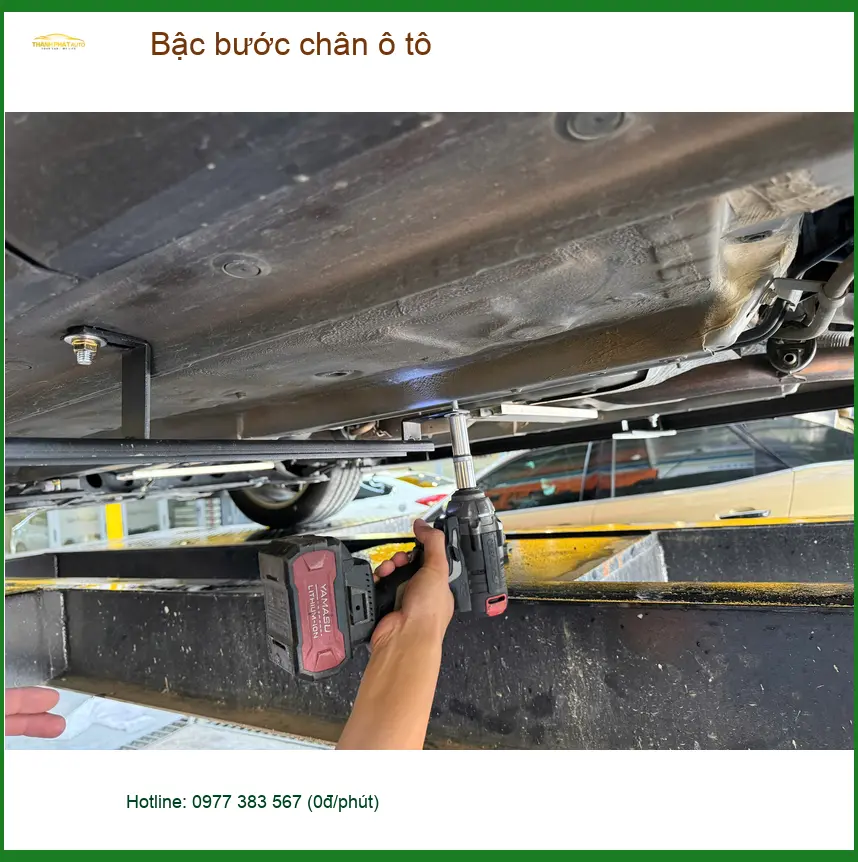 Anh Minh lắp đặt bậc bước chân ô tô Kia Sorento tại Hóc Môn bền đẹp ảnh thực tế 2
