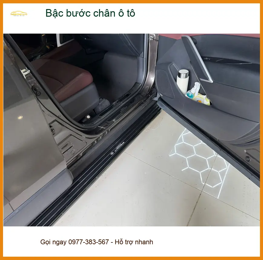 Chị Mai lắp bậc bước chân ô tô cho Kia Carnival tại Quận 11 để tiện lên xuống