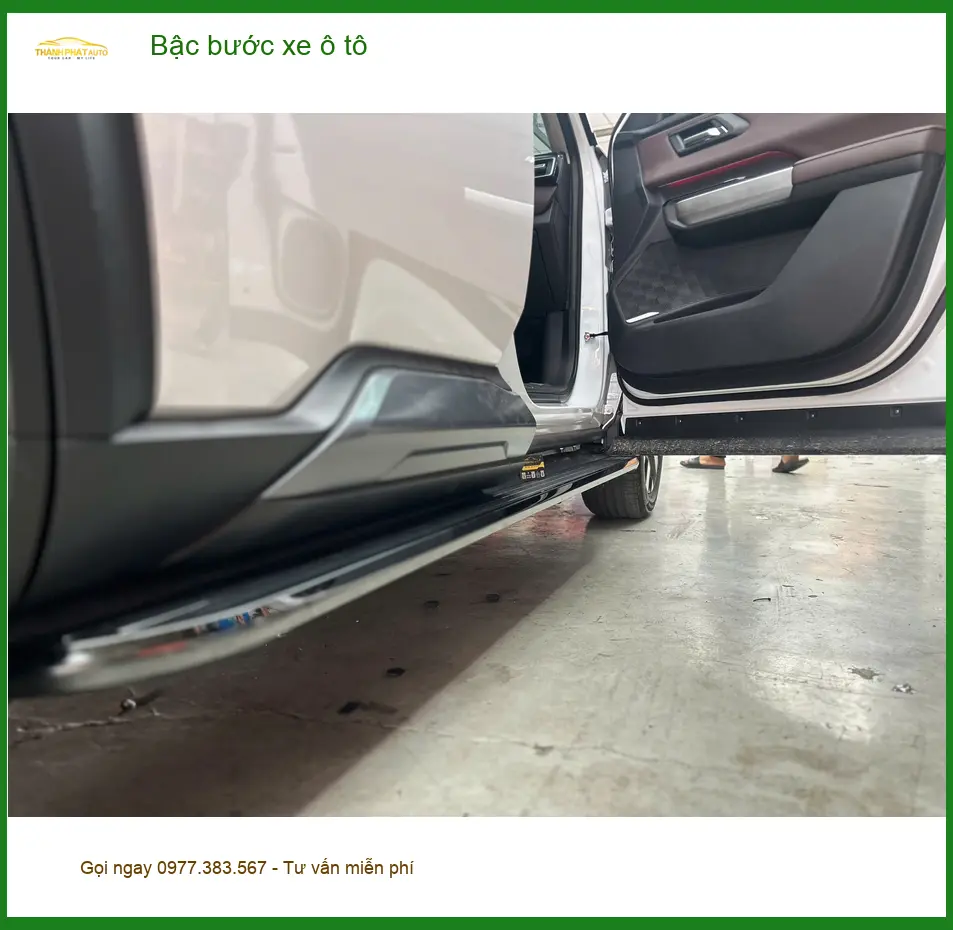Chị Lan Anh lắp bậc bước xe Ford Everest tại Hóc Môn giúp bé nhỏ lên xuống dễ dàng ảnh thực tế 2