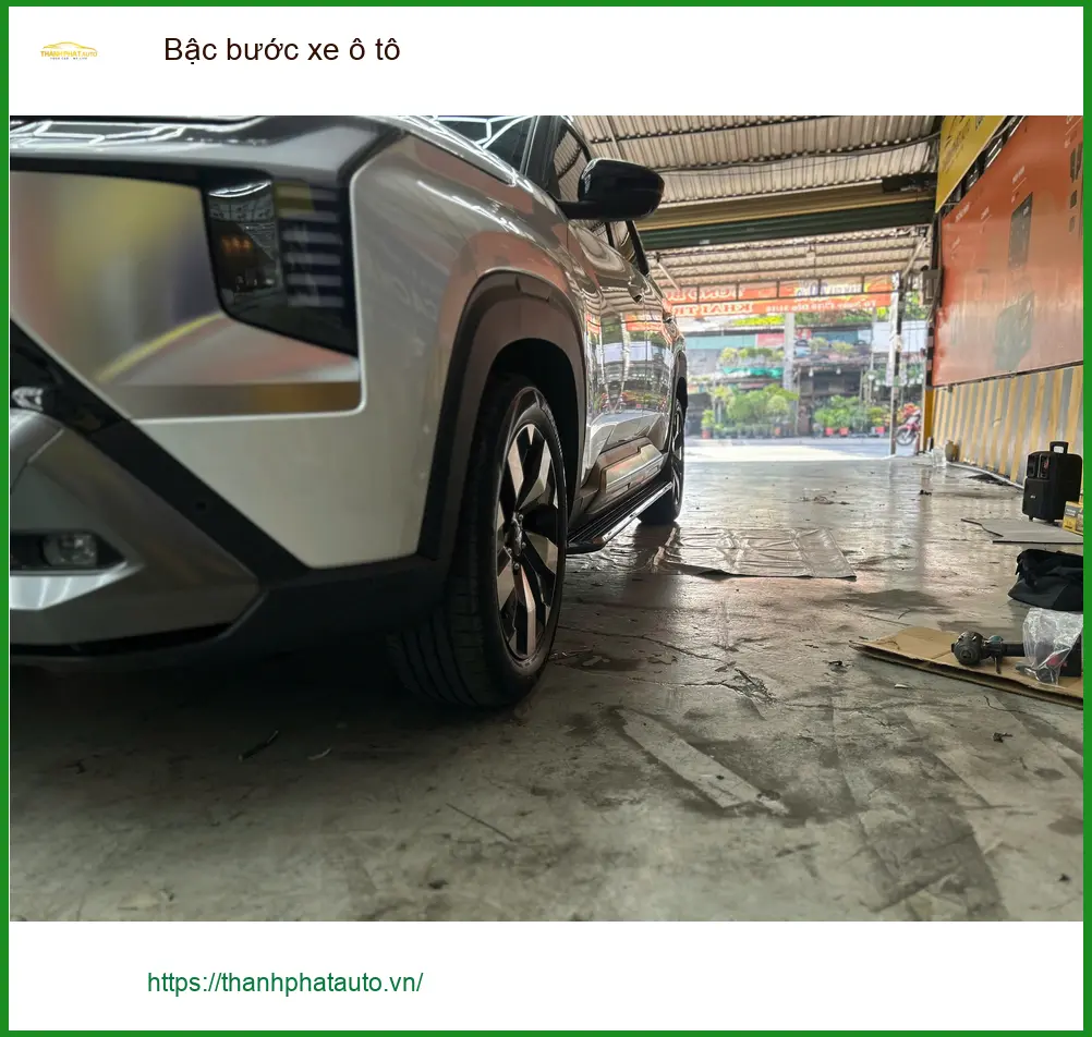 Chị Thảo lắp bậc bước xe Hyundai Santa Fe an toàn cho gia đình tại Quận 4 ảnh thực tế 3