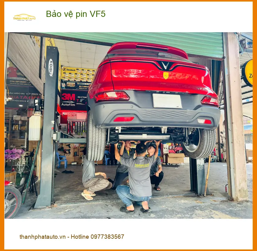 Chú Phát lắp bảo vệ pin VinFast VF5 ở Hóc Môn giữ xe điện bền bỉ ảnh thực tế 2