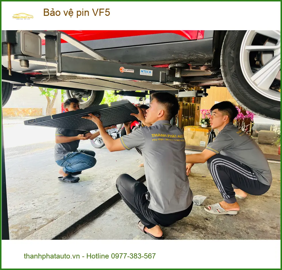 Chú Phát lắp bảo vệ pin VinFast VF5 ở Hóc Môn giữ xe điện bền bỉ ảnh thực tế 3