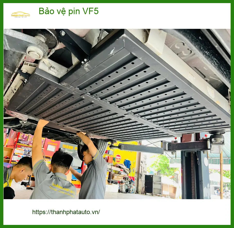 Chú Phát lắp bảo vệ pin VinFast VF5 ở Hóc Môn giữ xe điện bền bỉ ảnh thực tế 5