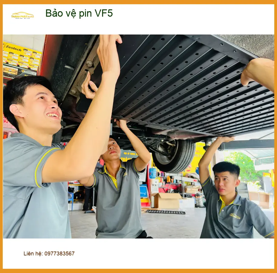 Chị Bích lắp bảo vệ pin VF5 tại Quận Thủ Đức để kéo dài tuổi thọ pin xe