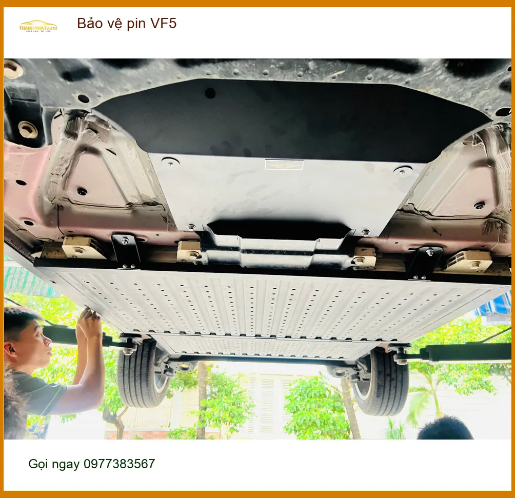 Chị Bích lắp bảo vệ pin VF5 tại Quận Thủ Đức để kéo dài tuổi thọ pin xe ảnh thực tế 4