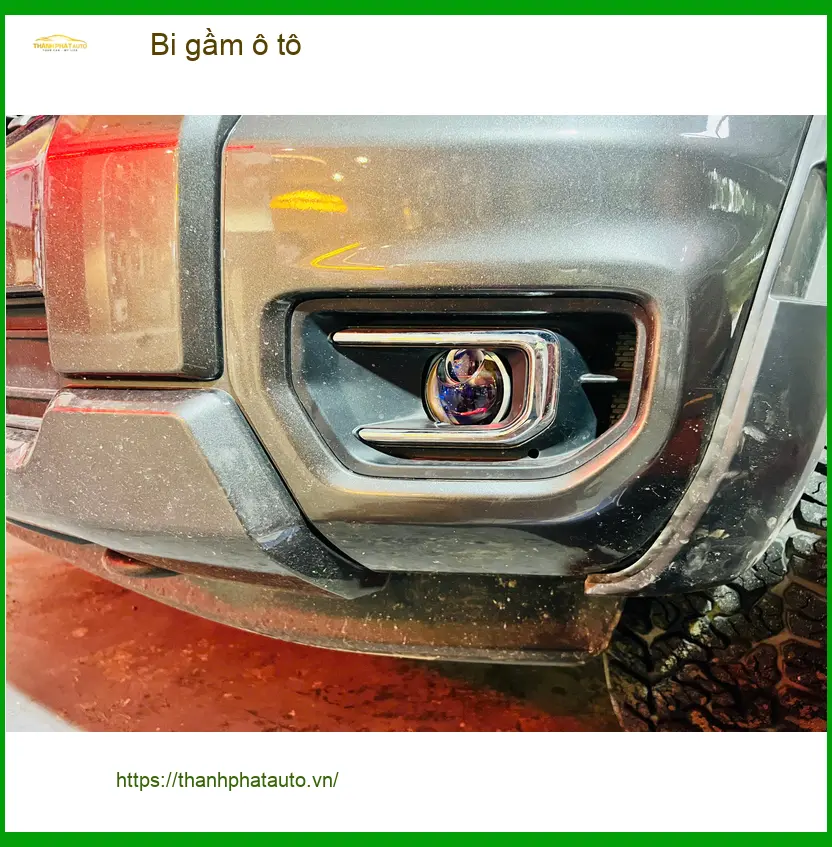 Anh Hưng lắp bi gầm ô tô Hyundai Santa Fe tại Thủ Đức để cải thiện tầm nhìn ban đêm