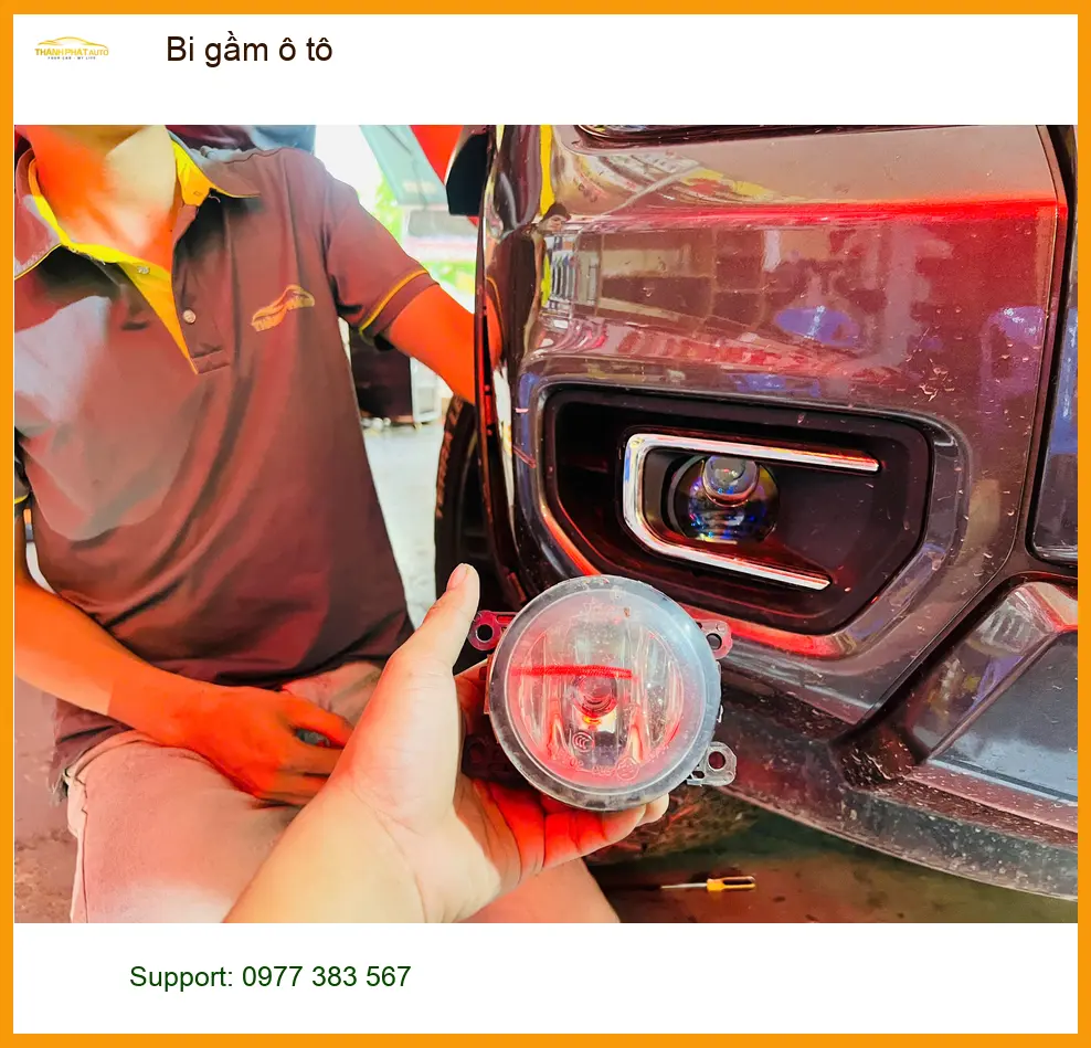 Anh Tấn độ bi gầm ô tô Mitsubishi Attrage vì đèn yếu tại Quận 6