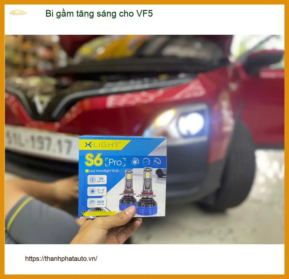Chú Phước lắp bi gầm tăng sáng cho VinFast VF5 tại Bình Chánh