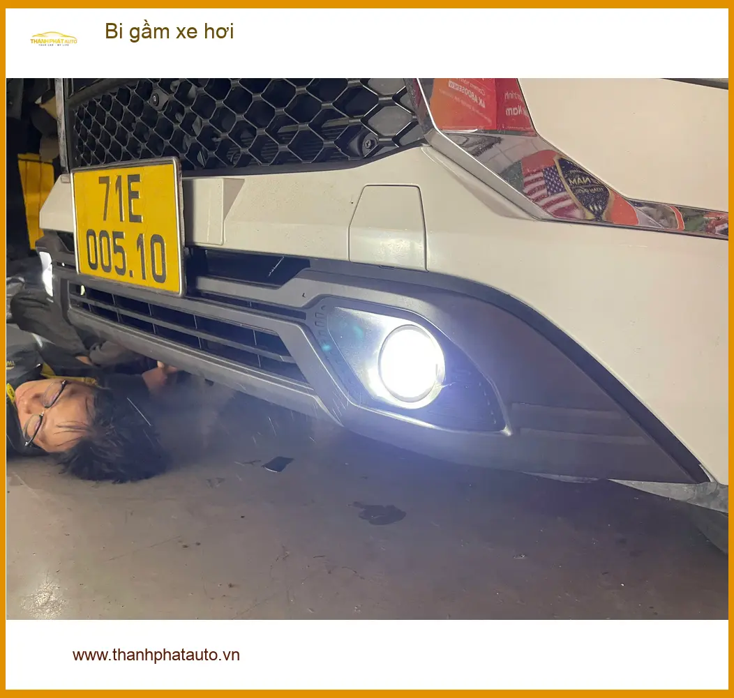 Anh Thắng độ bi gầm xe hơi Hyundai Creta tại Quận 2 vì đèn zin quá yếu khi trời mưa lớn ảnh thực tế 3