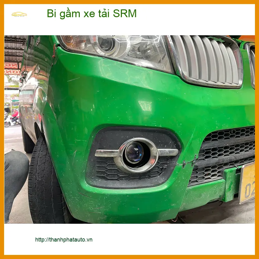 Anh Lâm lắp bi gầm cho xe tải SRM T20A tại Quận 9 để tăng cường tầm nhìn ban đêm