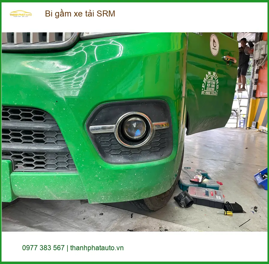 Anh Lâm độ bi gầm xe tải SRM Quận 12 vì đèn zin không đủ sáng khi giao hàng đêm ảnh thực tế 2